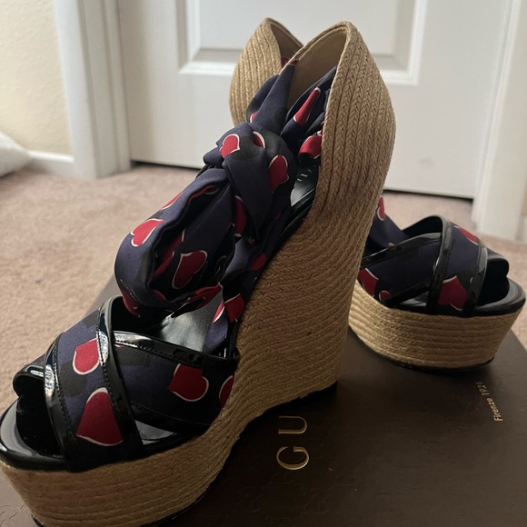 Gucci Carolina Heart Espadrille Wedges Sz 37 EXCELLENT CONDITION Valentines - Picture 3 of 10